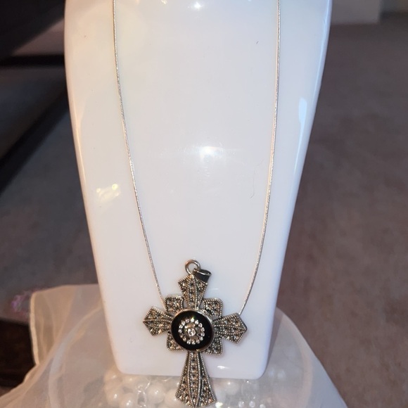CROSS PENDENT with 16” 925 silver snake chain - Picture 2 of 2